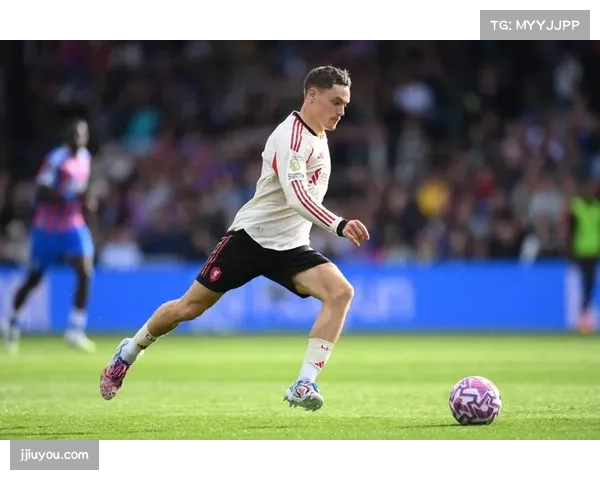 英超场均传球数降至873.3次 十年来首次呈现直接化趋势